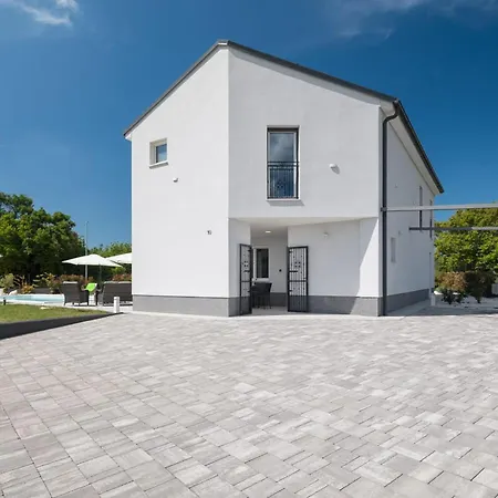Luxurious In Holiday home