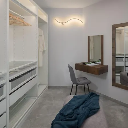 Holiday home Luxurious In